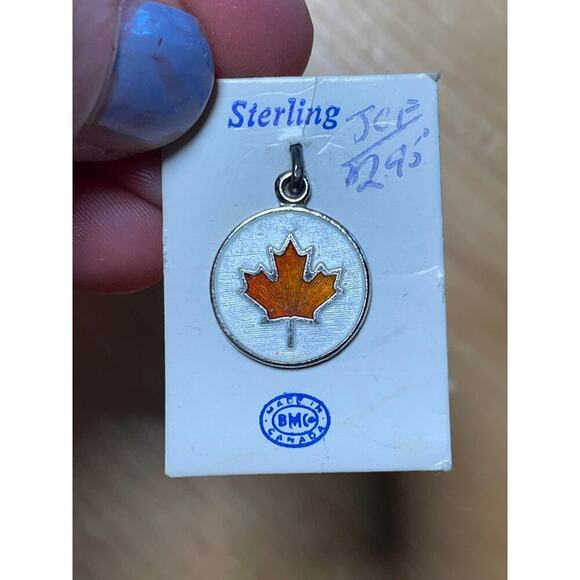 NEW! Vintage Sterling Silver Maple Leaf. Enamel Inlay. Canada. Charm Pendant - Picture 1 of 2